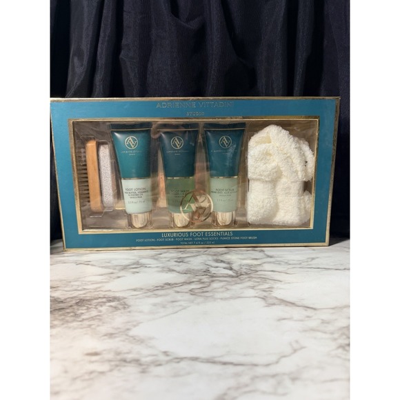 ADRIENNE VITTADINI LUXURIOUS FOOT ESSENTIALS~LOTION, WASH, SCRUB & MORE (2764) - Picture 2 of 7
